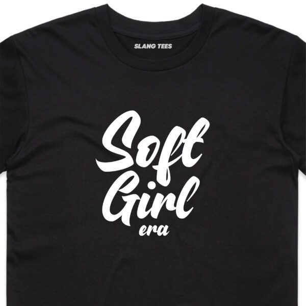 11113 SOFT GIRL ERA T SHIRT FRONT BLACK ZOOM